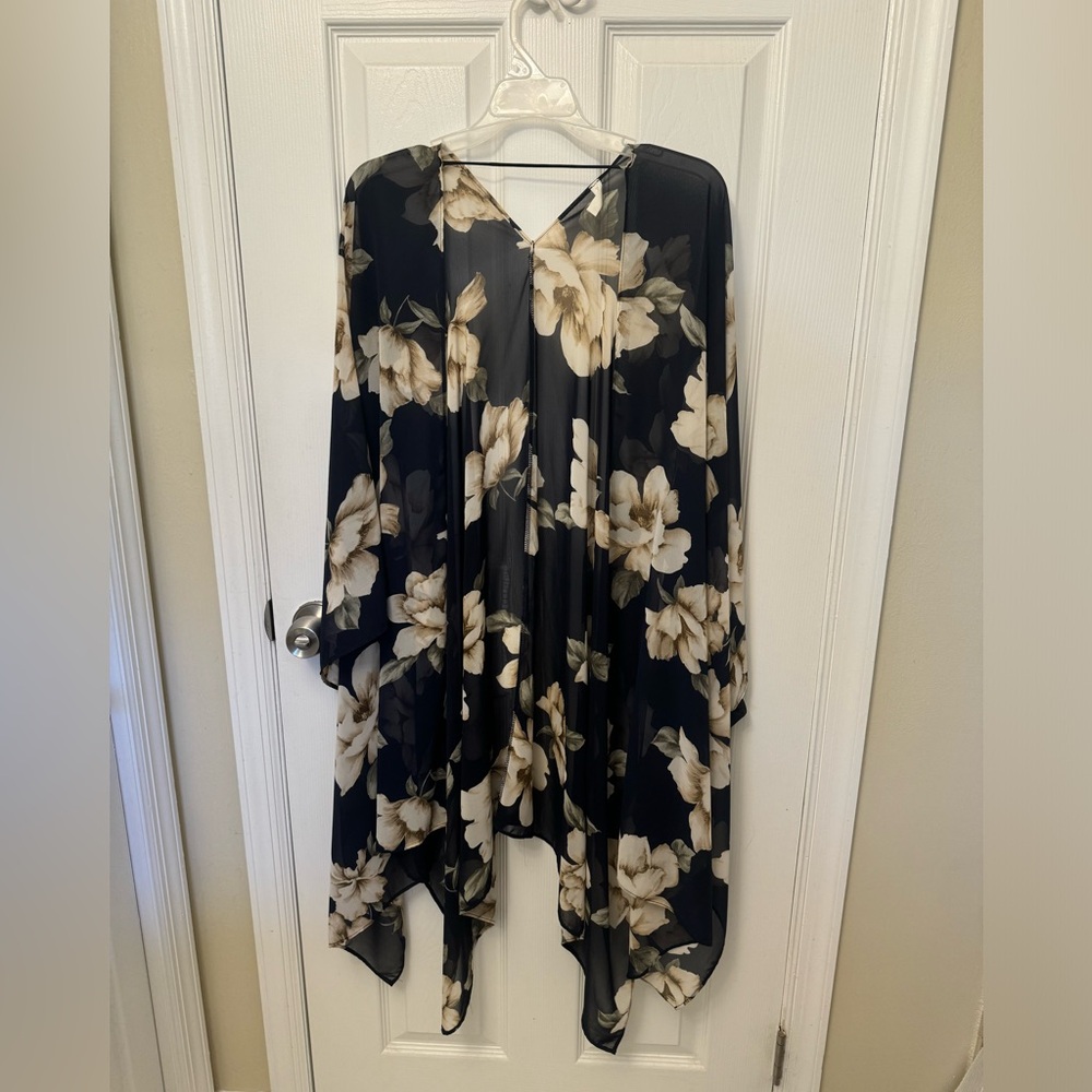 Pinkblush Maternity Floral Kimono Size Small